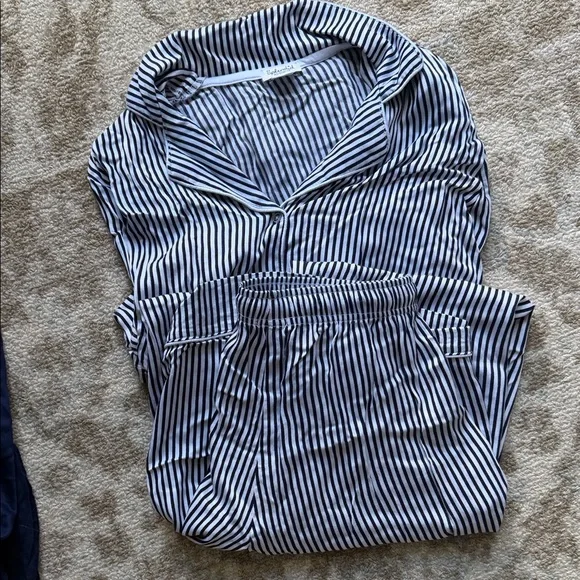 Splendid 4 sets of  pajama loungewear - Picture 5 of 9